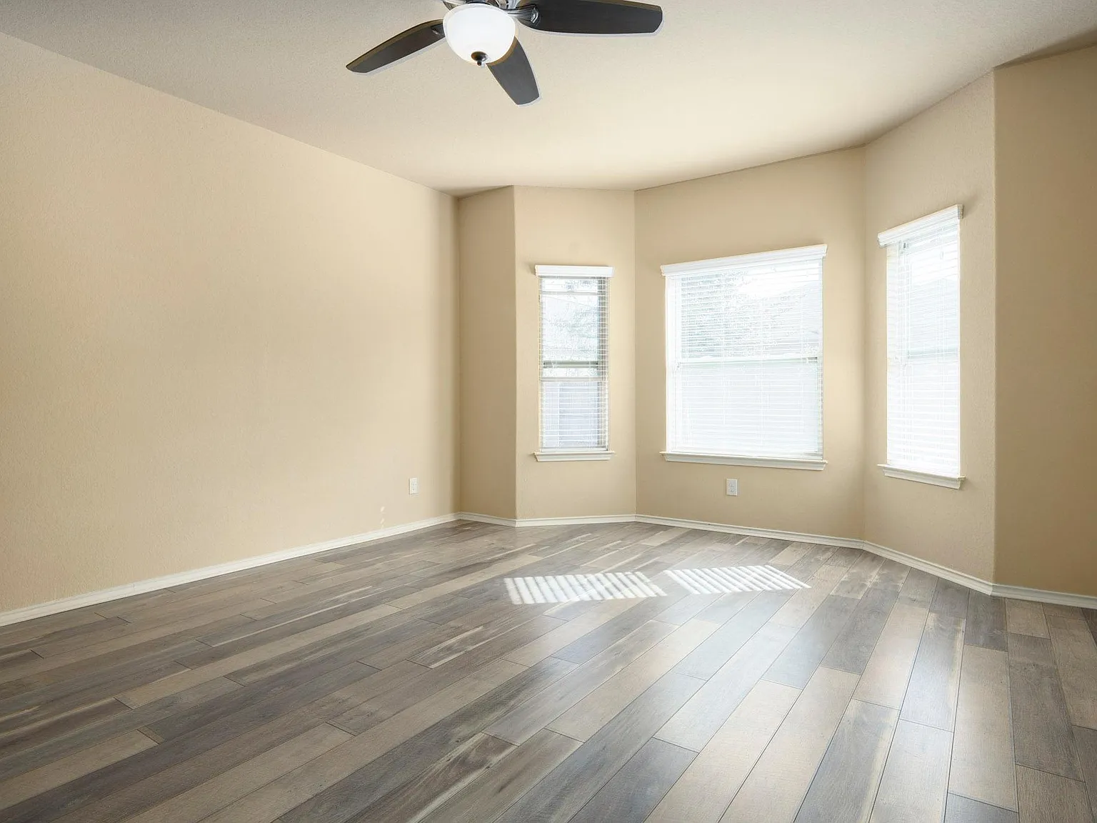 3 bed, 1695 sqft, $1,775 — Photo 2