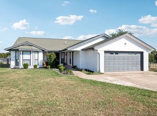704 S Timberridge Dr, Cushing, OK 74023