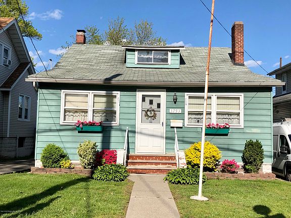 3rd image of 3793 Richmond Ave