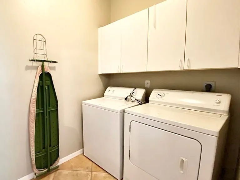8116 Breton Cir — Photo 17