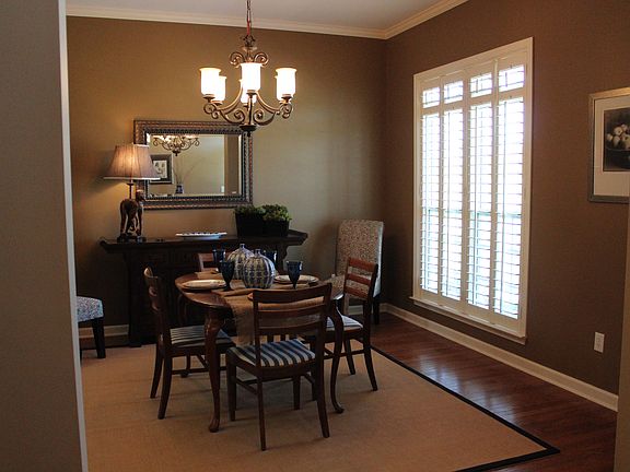 4th image of 251 Hawthorn Dr