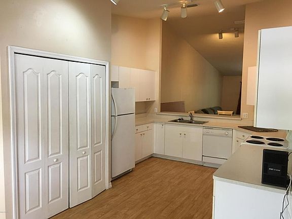 3rd image of 1009 Grand Hickory Cir