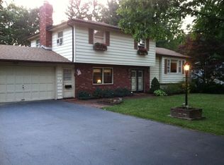 107 Witherspoon Ln, Rochester, NY 14625