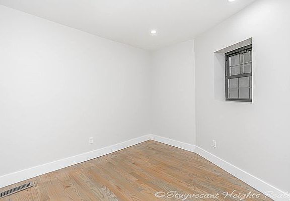 5th image of 349 Vernon Ave #9