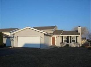 145 Sundance Trl, Capron, IL 61012