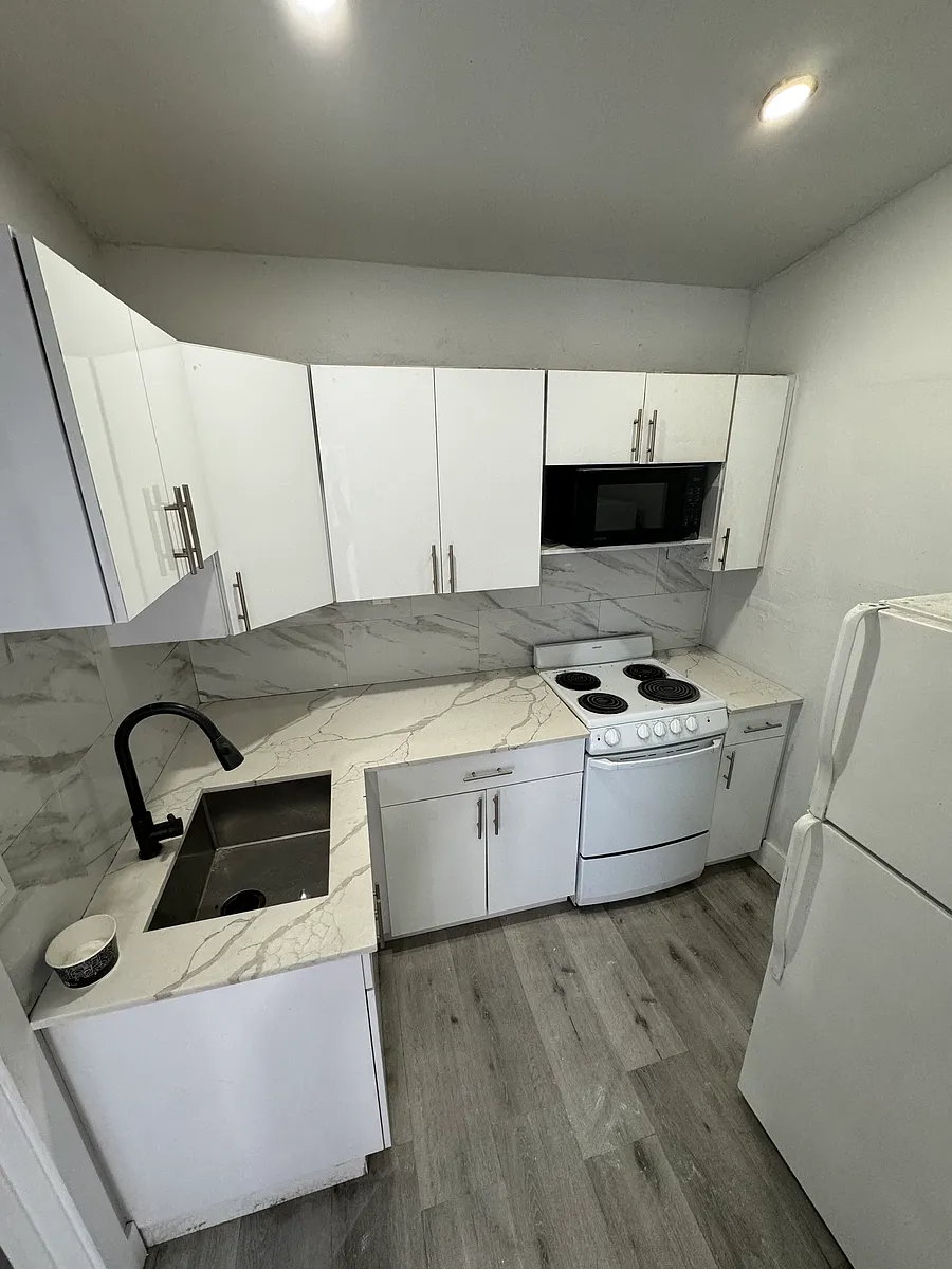 Building Photo - 1280 NW 27th St #1