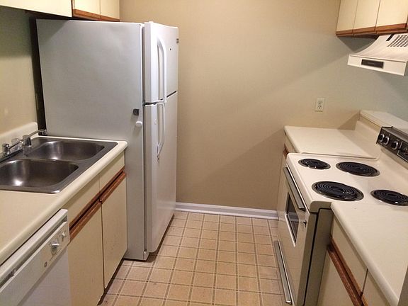 4th image of 1656 Foxhaven Dr APT 66