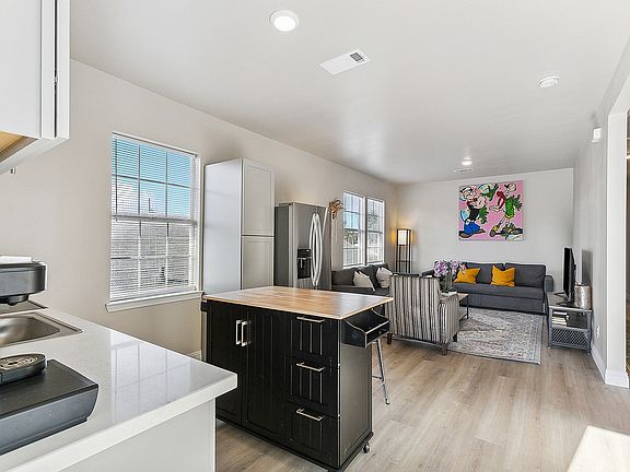 4th image of 2526 Aubry St