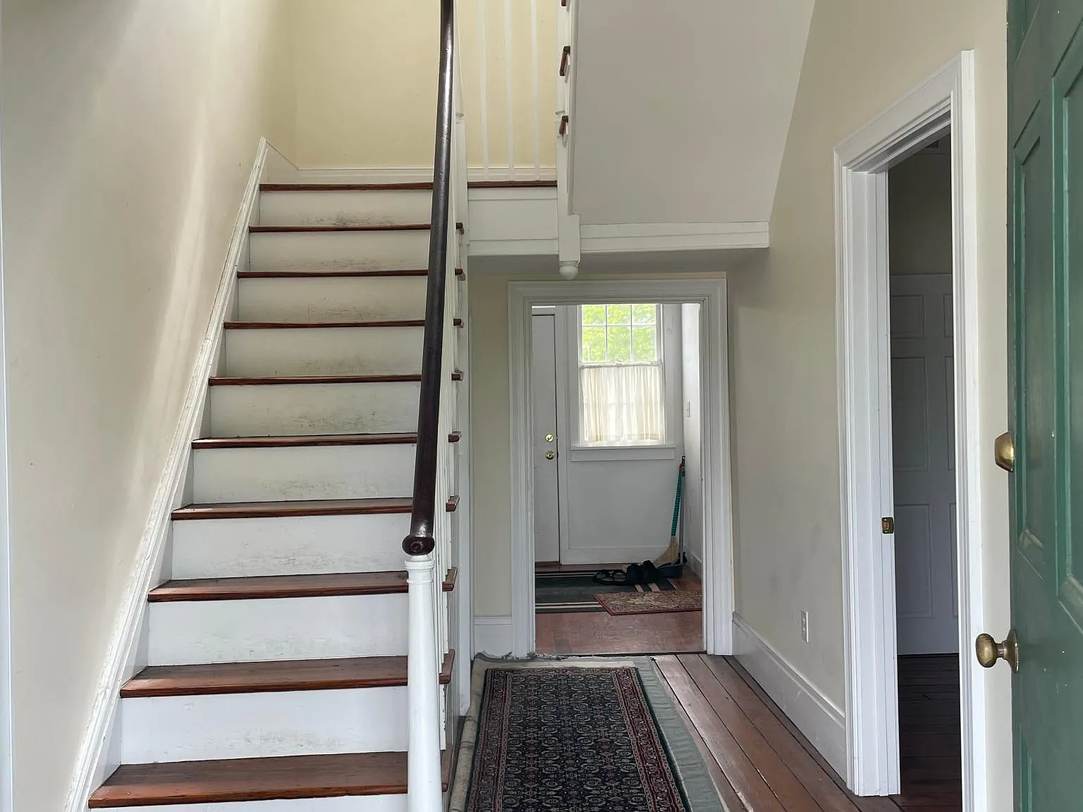 809B Mosby St — Photo 2