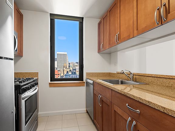 3rd image of 35 W 33rd St APT 28C