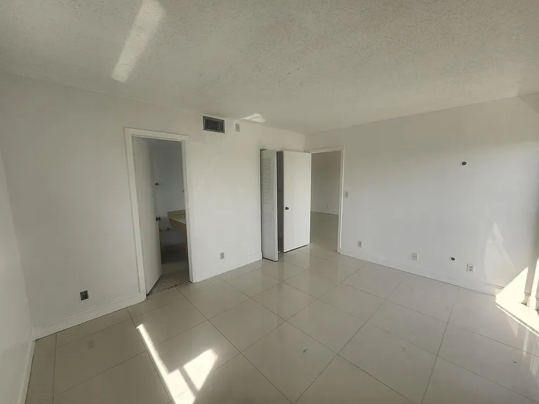 8600 N Sherman Cir #408 — Photo 12