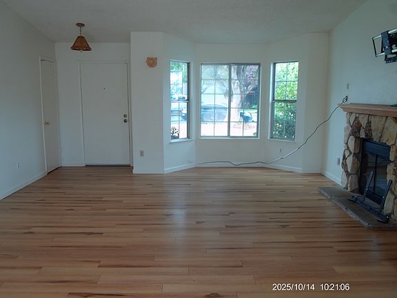 3rd image of 1074 Beechwood St