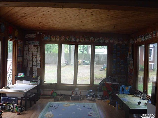 2nd image of 19 Sandstone Ln