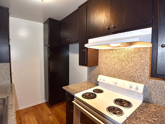 4th image of 10816 Camarillo St #2