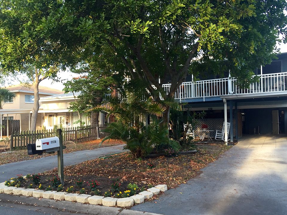 1/2 Duplex Beach Stilt House