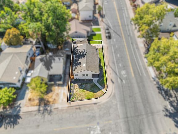 4th image of 2000 36th St