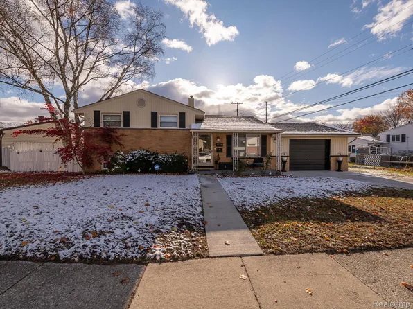 9514 Cass Ave, Taylor, MI 48180