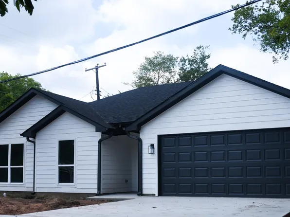 1901 N Main St, Bonham, TX 75418