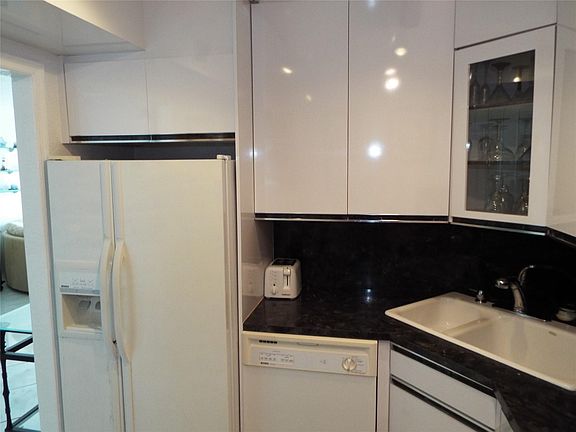 4th image of 101 Briny Avenue #2906