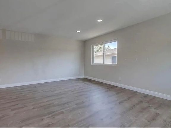 5th image of 12115 Wintergreen Dr Unit 4