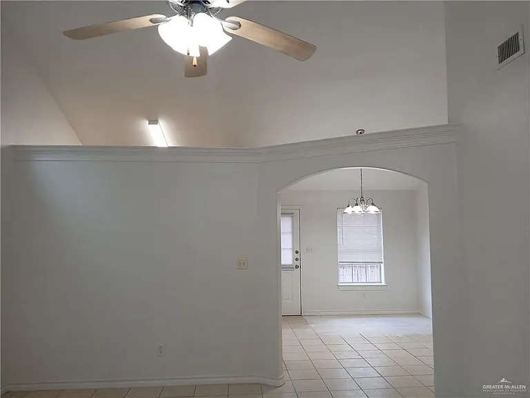 2101 Bahamas Dr — Photo 3