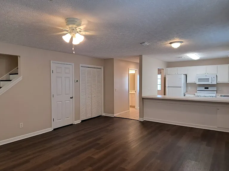5518 Beach Dr #1 — Photo 3