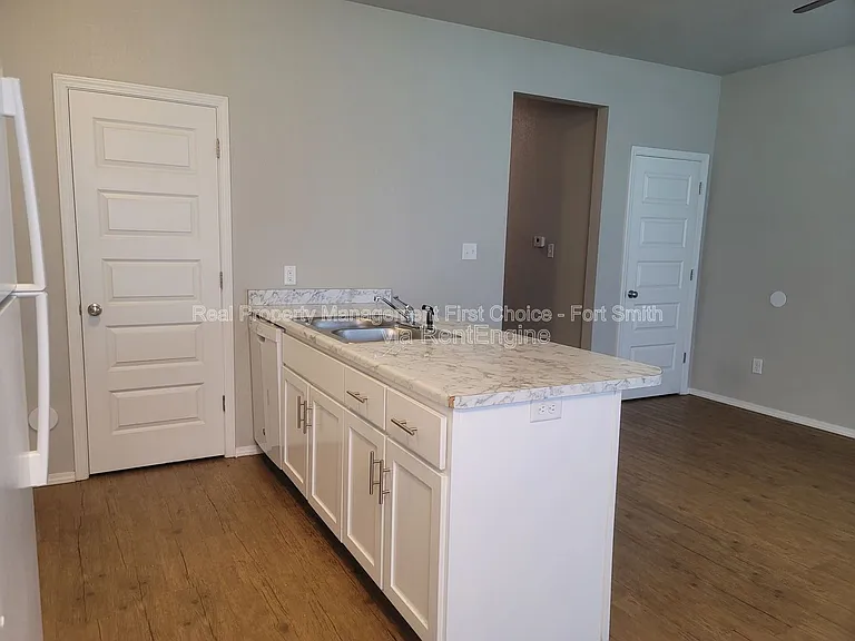 2100 Ingalls Ln #C — Photo 8