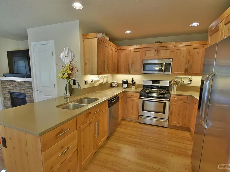 20261 Badger Rd — Photo 2