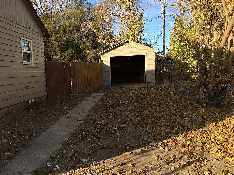 1607 Rochester St — Photo 7