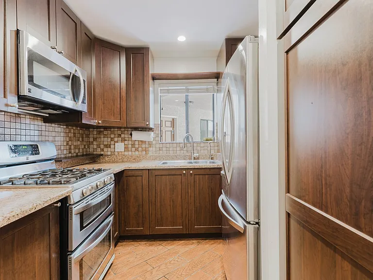 345 N Jackson St #309 — Photo 8