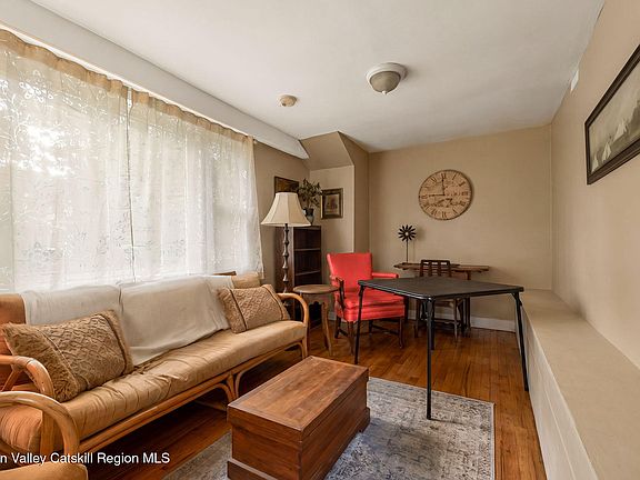 5th image of 121 Tinker Street