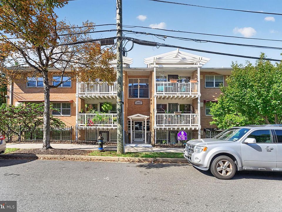 1st image of 2617 Douglas Pl SE #102