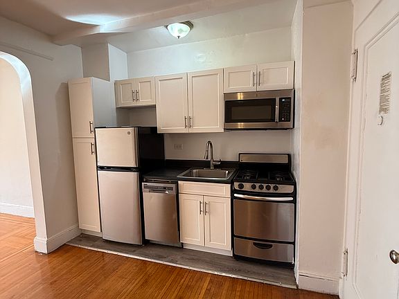 2nd image of 610 Victory Blvd Floor 6