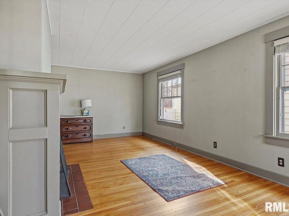 3rd image of 1740 Lowell Ave