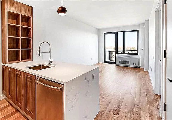 4th image of 1835 Ocean Ave #4E