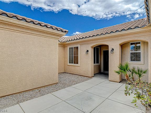 5th image of 1676 Sebring Hills Dr