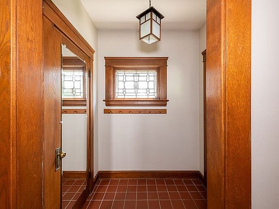 4th image of 1279 Cook Ave