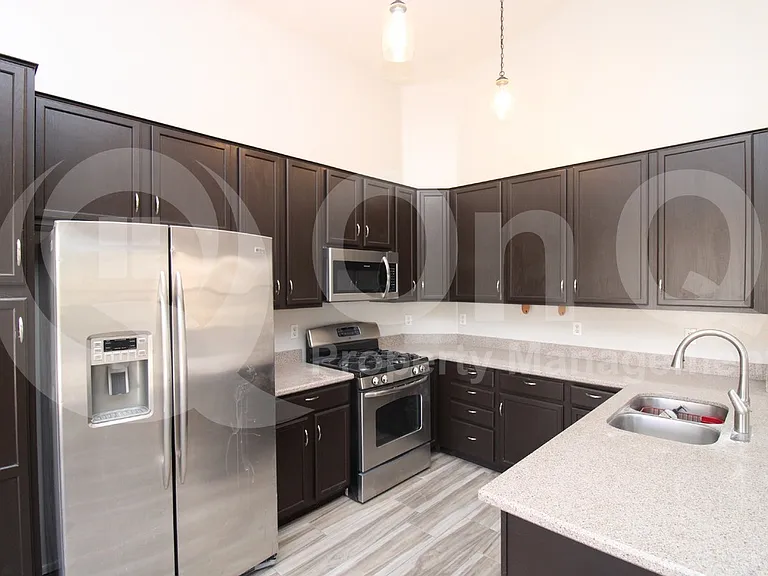 2764 E Highland Ct — Photo 4