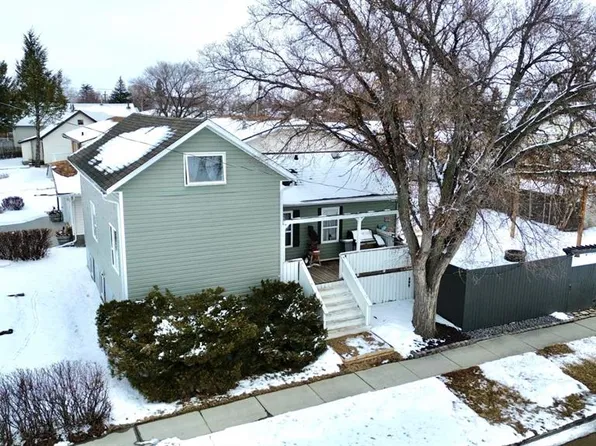 113 7th Ave W, Hanna, AB T0J 1P0