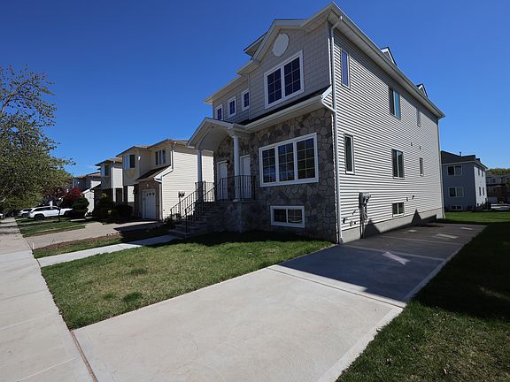 2nd image of 739 Maguire Ave #2