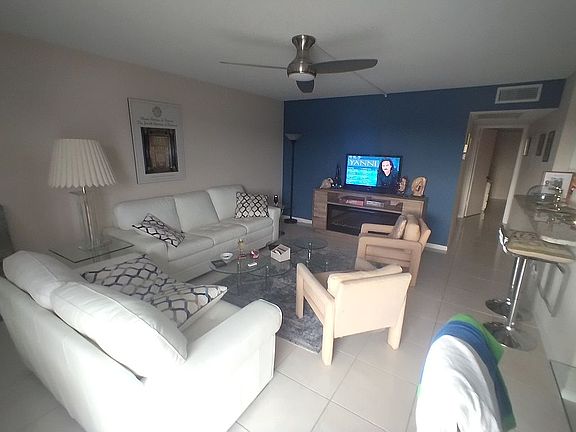 3rd image of 4046 Lyndhurst #K