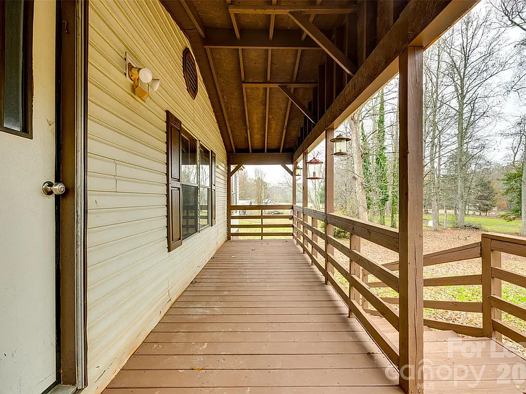 128 Summerglen Dr — Photo 4