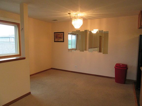 5th image of 15936 Ozark Ave #15936