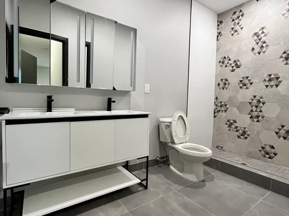 138 Mallory Avenue image 8 of 10