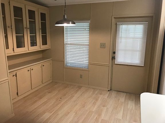 5th image of 19611 Woodfield Cir