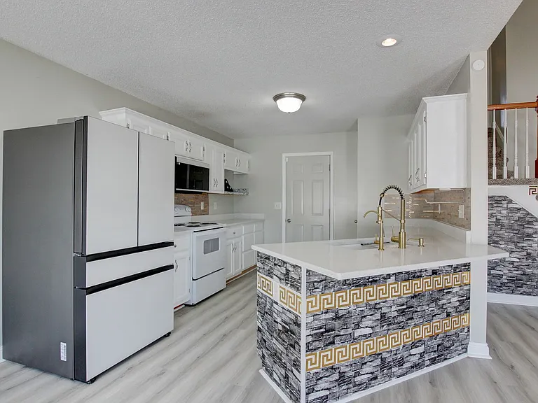 3660 S Naples Ct — Photo 5