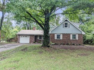 812 Enos Ln, Godfrey, IL 62035