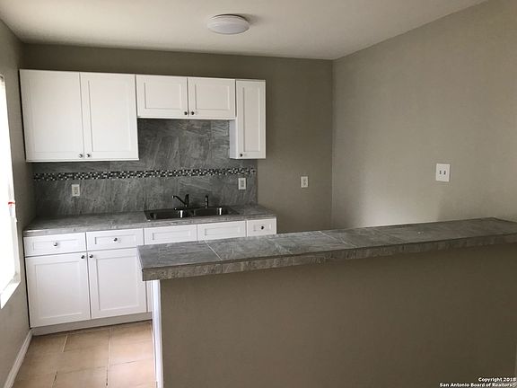 4th image of 550 W Westbend Dr