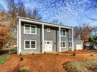 12 Chaucer Rd, Manalapan, NJ 07726