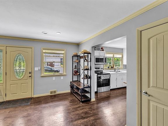 5th image of 335 S Woodale Ave